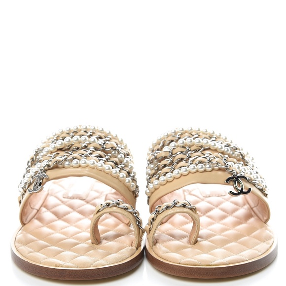 CHANEL BEIGE PEARL LAMBSKIN THONG SANDALS SIZE 37.5 - Picture 1 of 4